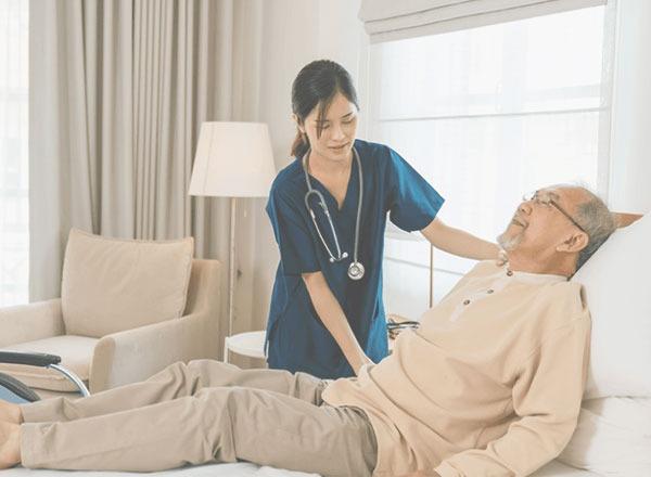 失智症長者出院後居家照護案例：肺炎康復與褥瘡傷口照護